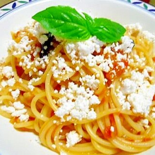 リコッタとバジルたっぷり　トマトソーススパゲティ